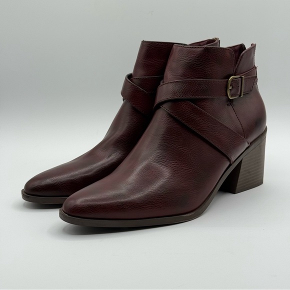 Frye & Co Women’s Vegan Leather Ankle Booties Buckle Block Heel Redwood 9.5 - Picture 3 of 16